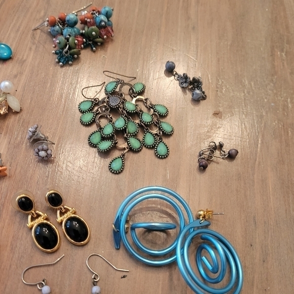 Earring Lot 20 Pierced Earrings - Picture 2 of 12